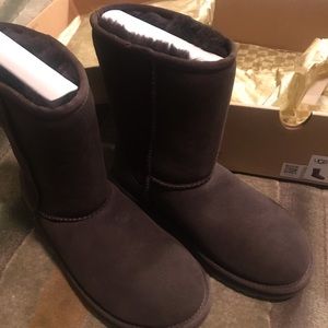 Ugg Classic Short Boot-Chocolate Brown-Size 7